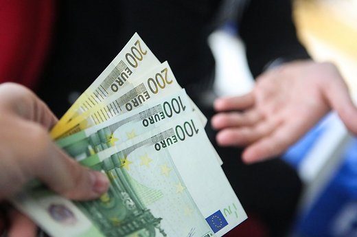 Skolinimosi rinkoje populiarėja tarpusavio skolinimasis